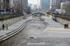 [국제포토] 봄을 거니는 시민들