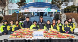 [포토] 어려운 이웃과 함께하는 석포여성의용소방대 사랑의 쌀 나눔