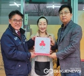 영동 황간면지역사회보장협의체, 지역업소 3곳 착한가게 현판 전달