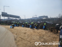 용진실업(주), 용인시 신갈광장 외식타운 환경정화 봉사활동에 구슬땀