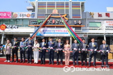 [포토] 이태훈 달서구청장, 용산종합큰시장 아케이드공사 준공 축하