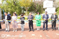 [포토] 성지초 개교 100주년 기념행사 테이프커팅하는 하윤수 교육감
