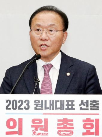 원내대표 당선소감 밝히는 윤재옥 의원