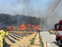 [현장포토] 화염에 휩싸인 강릉 난곡동...산불 진화 어려움