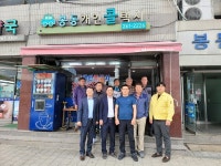 완주군의회, 봉동 택시승강장 개선 민원현장 방문