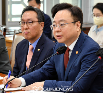 답변하는 조규홍 보건복지부 장관