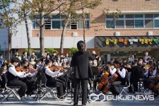 청주 단재초등학교, 등굣길 작은 음악회 열려