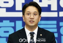 독도 방문 상황 보고하는 전용기 의원