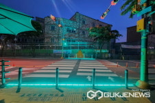 용인시 동백3동, 어정초 후문에 LED 바닥형 보행신호등 설치