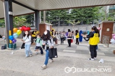 청주 용암초등학교 학부모회, 등굣길 맞이 행사 가져