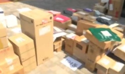 지상 택배 안돼 수원 아파트 앞 수백 개 쌓였다...기사들도 반발