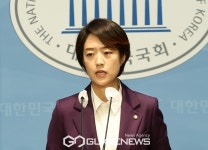 고민정 "방통위원장은 정무직공무원…법률에 따라 신분 보장"