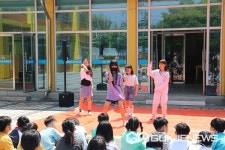 진천 이월초등학교, 해피타임 버스킹 열려