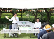 자라섬 간 김동연 가평 펜션 1박 약속...관광객 하루 더 숙박 모범 보이겠다