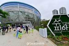 [국제포토] 수피아 첫돌, 어린이들의 방문