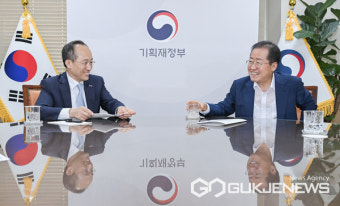 [포토] 추경호 경제부총리와 대구현안사업 논의하는 홍준표 대구광역시장