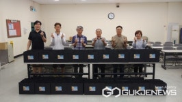 용인시 영덕1동, 봉사동아리와 함께 저소득층 여성에 위생용품 전달