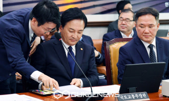 원희룡 국토교통부 장관 관계자와 대화