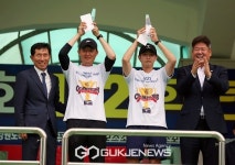 선문대 최재영감독-김학준코치, 제18회 태백산기 1,2학년대학축구연맹전 최우수지도자상 수상