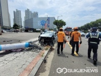 군산시 신관동 군산대교차로 코란도 승용차간 추돌 ... 차량 운전자 등 2명 사망, 경상 1명