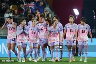 일본 여자 축구대표팀, '자책골에 환호'