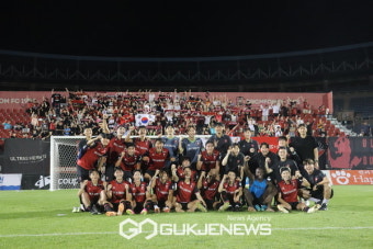 [K리그2 26R] 승리 사진 촬영에 임하고 있는 부천FC 선수단