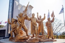 이범석 청주시장, 삼일공원 항일독립운동기념탑 등 참배