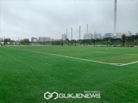 영등포구, 더욱 안전해졌다! 경기장에 마사토 대신 인조잔디로