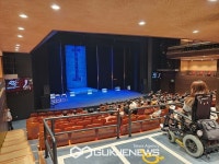 아르코·대학로예술극장, 국내 공연장 최초 수어통역 안내 영상 제공
