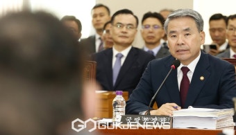 질의에 답변하는 이종섭 장관