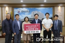 충북대에 코아엠 문정효 대표, 동물 의료기기 기탁