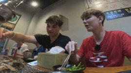 어서와 웨일스 삼형제, 닭갈비 폭풍 먹방 먹었던 것 중 가장 맛있어