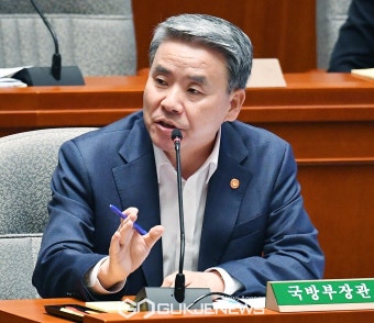 답변하는 이종섭 국방부 장관