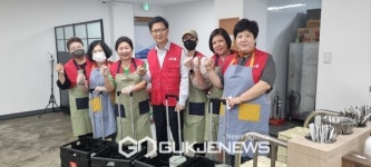[국제포토]  아우름 봉사단 천안  성정동 독거노인 식사 우리가 책임진다.