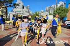 청주 덕성초등학교, 통행 안전확보 우산 나눔 캠페인 실시