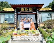 [포토] 안성시 법왕사, 보개면 저소득가정에 쌀 630kg 기탁