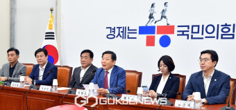 공천관리위원회 1차회의서 발언 하는 이철규  강서구청장 보궐선거 공천관리위원장