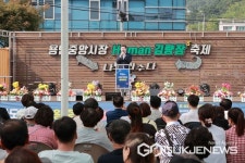 이상일 용인시장, 용인중앙시장 나도 가수다경연서 깜짝 무대 선보여