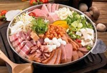 육수 속에 검은 벌레들 꿈틀 유명 부대찌개 프랜차이즈 결국 행정처분