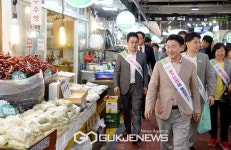 김동근 의정부시장, 추석 앞두고 제일시장 방문해 상인들 격려