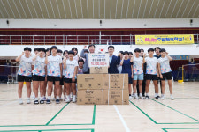 청송양수발전소, 청송여중·고 배드민턴선수단 훈련용품 전달