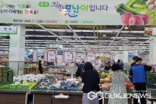 충북농협·충북도, 충북 못난이 사과 제주도서 인기