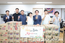 김해시의회, 추석 맞아 지역아동센터에 위문품 전달