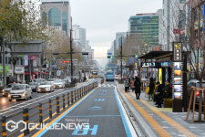 부산시, BRT 정류장 승객 대기시설 4곳에 스마트 버스정보안내시스템 구축