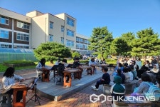 청주 주성초등학교, 등굣길 음악회 열어