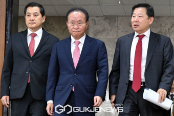 국정감사대책회의 참석하는 윤재옥 원내대표와 지도부