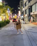 박스 안에 손 넣고 만지세요 화제의 압구정 박스녀 누구?