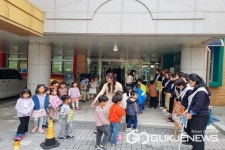 음성 동성유치원, 학부모와 함께하는 교통안전 캠페인 전개