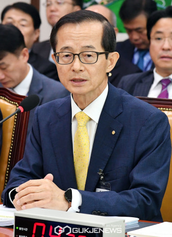 답변하는 손태락 한국부동산원 원장