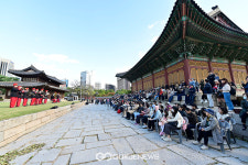 [국제포토] 고종의 접견례, 연회 관람하는 시민들